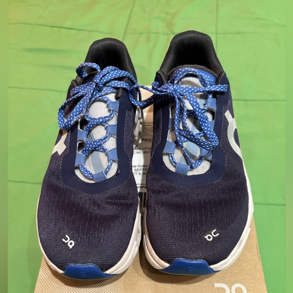 WOMENS ON CLOUDMONSTER SIZE 6 | lavender açaí / looks more blue than purple - Picture 5 of 9